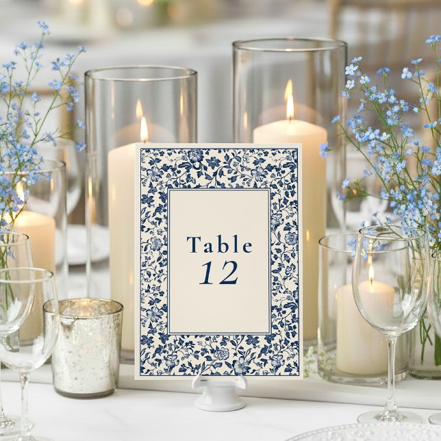 Tarjeta de gráfica de mesa azul floral Delfware (Delftware wedding table number sign.)