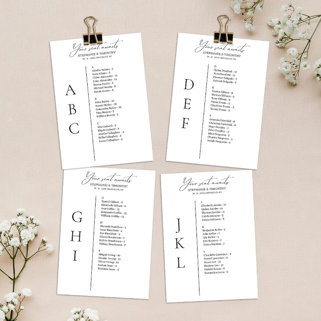 Tarjeta de gráfico de asientos de Boda alfabético  (Convenient and organized wedding seating chart with alphabetical name arrangement.)