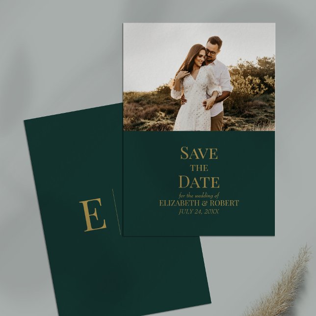 Tarjeta de Guarda la Fecha de Foto Personalizada V (Emerald Green Custom Photo Save the Date Card on a table.)