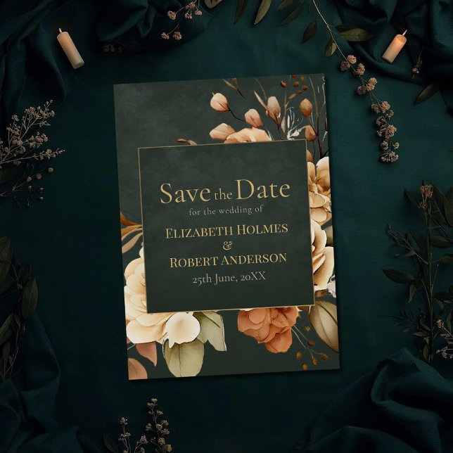 Tarjeta de Guarda la Fecha Floral Bruja Verde (Green Witch Floral Save the Date Card on a dark green witchy wedding table with botanicals)