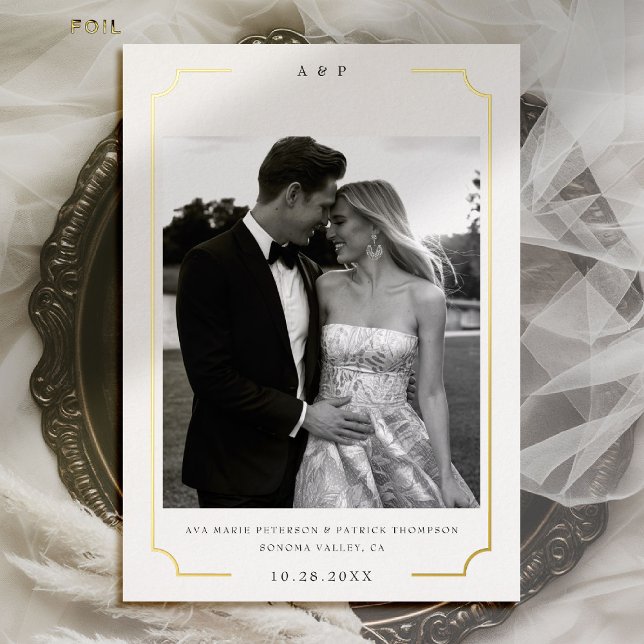 Tarjeta de Guardar la Fecha de Boda con Marco de O (wedding photo save the date gold scalloped frame formal modern classic elegant monograms)