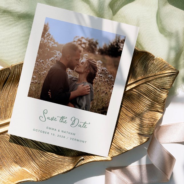 Tarjeta de Guardar la Fecha de Boda en Marfil y Ve (A simple and elegant ivory cream photo save the date card with sage green text and a QR code)