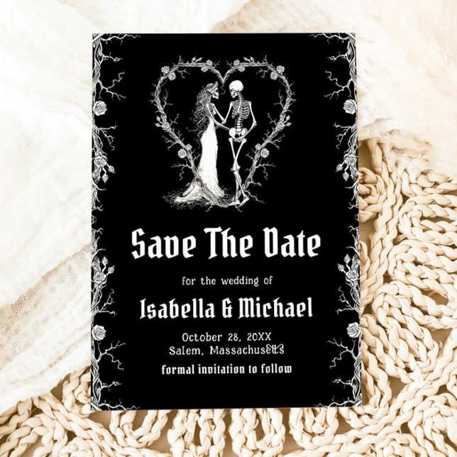 Tarjeta de Guardar la Fecha de Halloween Gótico en (Black and White Halloween Gothic Save The Date Invitation)