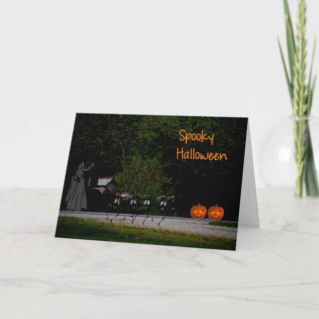 Tarjeta de Halloween con esqueletos bailarines (Anverso)