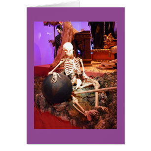 Tarjeta de halloween con skeleton fantasmal