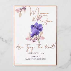 Tarjeta de hoja de estaño con flores violetas blan