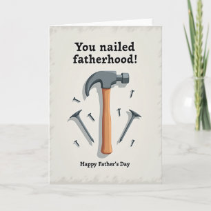 Tarjeta de icono del Día del Padre con martillo