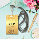 Tarjeta De Identificación 40 cumpleaños purpurina de oro gotea invitado metá<br><div class="desc">Una placa moderna, elegante y glamurosa para un fiesta de 40 años. Un fondo de aspecto metálico de oro fauc con un goteo falso purpurina, pinta goteo. El nombre está escrito con una escritura de estilo con letras a mano moderna. Con el texto: El número VIP 40 se escribe con...</div>