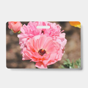 Tarjeta De Identificación Apareciendo en Rosa