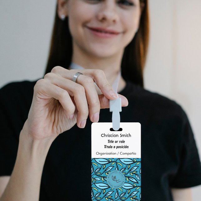 Tarjeta De Identificación Bandera del patrón de hojas blancas azules bilingü (Blue & white leaves Name Badge Bilingual, Spanish, Small business. Multilingual project)