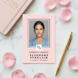 Tarjeta De Identificación Blush Pink Script Logo Photo Lashes Studio