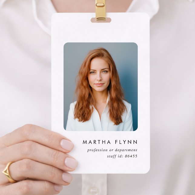 Tarjeta de identificación con insignia 3x5 | Insig (Custom minimal vertical lanyard badges for teams, events, workplaces and everyday staff  use)