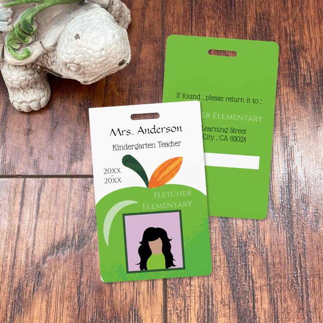 Tarjeta De Identificación Credencial de identificación blanca para educador  (Partial green apple educator photo ID vertical badge .)