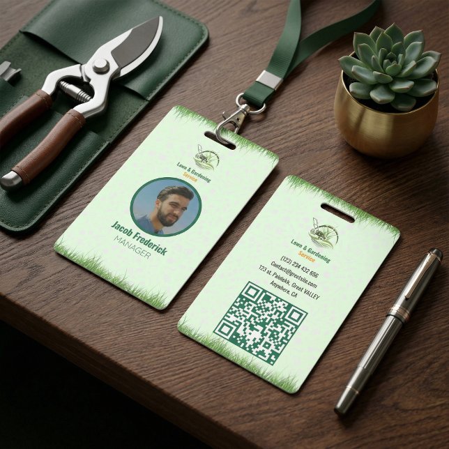 Tarjeta De Identificación Cuidado Profesional de Césped Blanco y Verde (Professional White and Green Lawn Care Badge
)