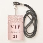 Tarjeta De Identificación Cumpleaños rosa oro rubor rosa nombre vip<br><div class="desc">Una insignia moderna, elegante y glamurosa para una fiesta de cumpleaños 21 (o de cualquier edad). Una insignia moderna, elegante y glamurosa para una fiesta de cumpleaños 21 (o de cualquier edad). Un fondo dorado rosa con un confetti de oro rosa. Con el texto: VIP. Personalice y agregue nombre, edad,...</div>