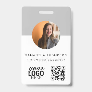 Tarjeta de identificación de código QR gris Logoti