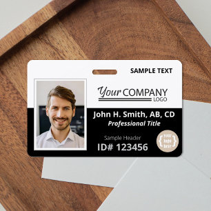 Tarjeta de identificación de empleado con logotipo