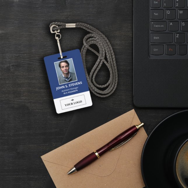 Tarjeta de identificación de empleado de foto y lo (Subido por el creador)