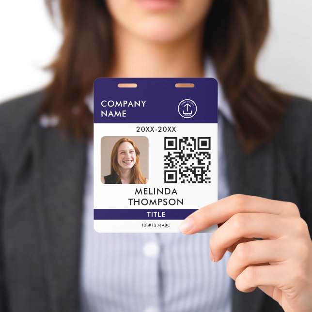 Tarjeta de identificación de empleado de la empres (Presentado)