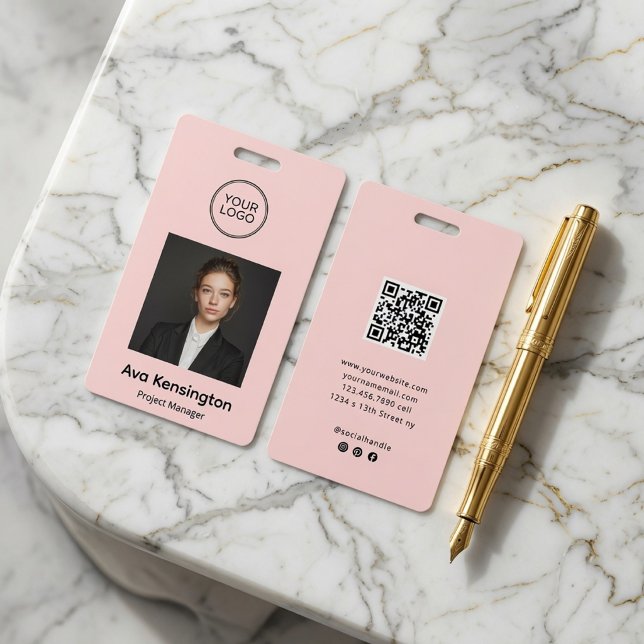 Tarjeta de identificación de empleado personalizad (Subido por el creador)