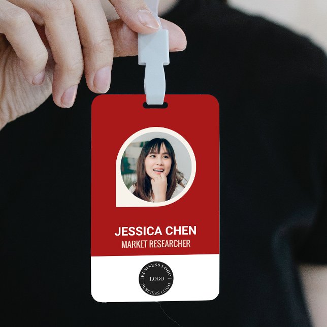 Tarjeta de identificación de empleado roja con fot (Subido por el creador)