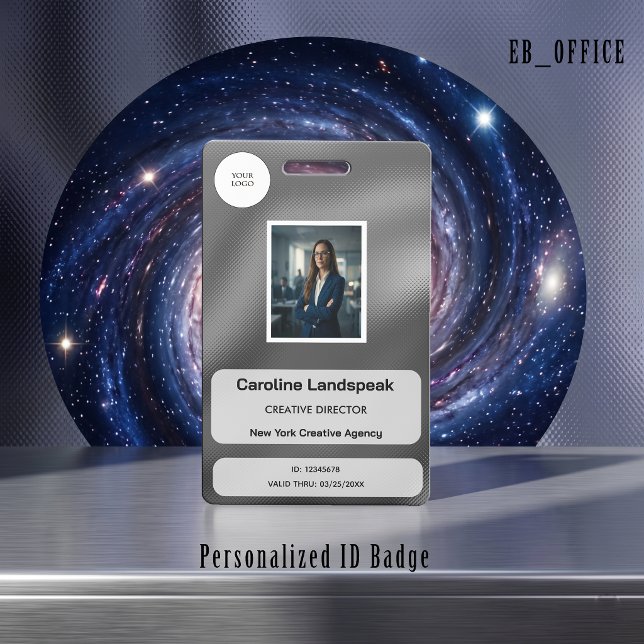 Tarjeta de identificación de foto con logotipo per (Metallic Silver Custom Logo Photo ID Vertical Badge Template. Size: 2.13 x 3.38 Inches)