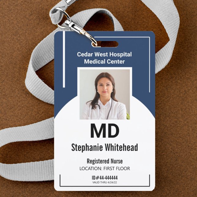 Tarjeta de identificación de foto de empleado médi (Your photo ID employee badge is not just an identification tool, but a powerful communication medium)