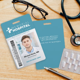 Tarjeta de identificación de hospital azul con fot