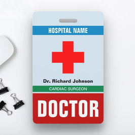 Tarjeta de identificación de médico con nombre per