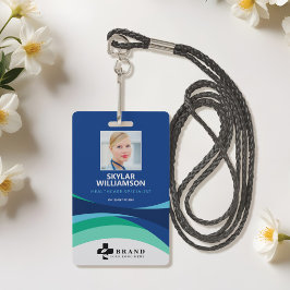 Tarjeta De Identificación Diseño Fluyente Azul Colorido de ID Médica y Logot