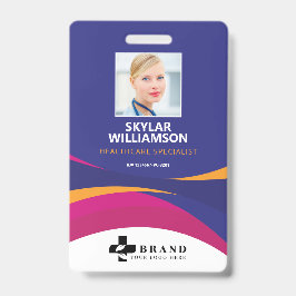 Tarjeta De Identificación Diseño médico colorido de flujo morado y logotipo