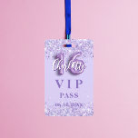 Tarjeta De Identificación Dulce 16 pase fiesta de vip de lavanda violeta<br><div class="desc">Una moderna,  elegante y glamorosa insignia VIP para una fiesta de 16 años dulce. Un fondo violeta con confetti violeta de color lavanda. Con el texto: VIP. Personalizar y agregar nombre</div>