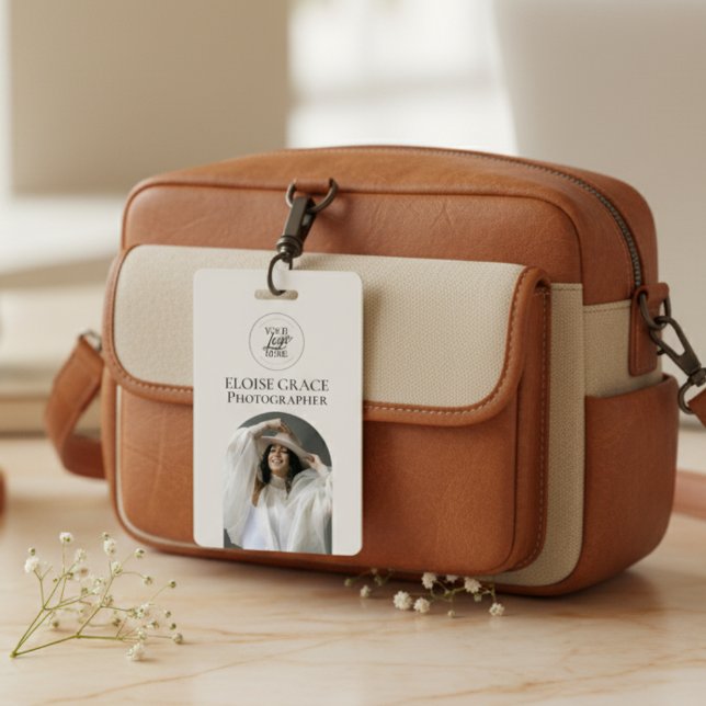 Tarjeta De Identificación Editorial Photo Black Logo Photographer (Market your photography business in style with this editorial business ID badge!)