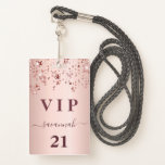 Tarjeta De Identificación Estrellas color rosa oro rosa de cumpleaños vip lu<br><div class="desc">Una insignia moderna, elegante y glamurosa para una fiesta de cumpleaños 21 (o de cualquier edad). Un fondo falso de aspecto metálico de oro rosa con estrellas rosas de oro que gotean. El nombre está escrito con un guión moderno de estilo con letras de color rosa oscuro y con toques....</div>