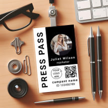 Etiquetas de nombre blancas código QR medios insig