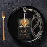 Tarjeta De Identificación Fiesta disco oro negro Sweet 16 invitación<br><div class="desc">Una insignia moderna, elegante y glamurosa para una fiesta de cumpleaños Sweet 16. Invitación de cumpleaños de oro negro fiesta disco. Un fondo negro decorado con una bola de oro de la discoteca. Texto: ¡Vamos Fiesta! Personalice y agregue un nombre y detalles del fiesta. El nombre se escribe con un...</div>