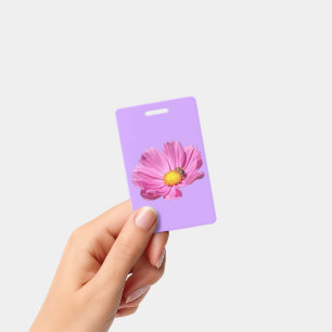 Tarjeta De Identificación Flor Rosa Vibrante Con Una Abeja En Un Día De Vera