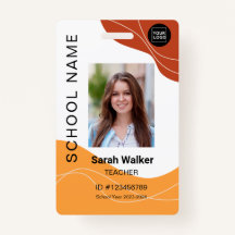 Foto de un empleado o alumno amarillo.