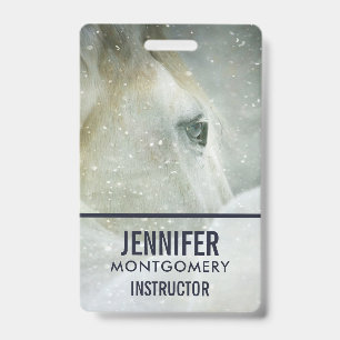 Tarjeta De Identificación Foto de un hermoso caballo blanco en invierno