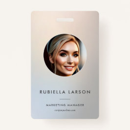 Tarjeta De Identificación Foto profesional minimalista de Marketing Silver