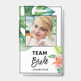 Tarjeta De Identificación Fun Floral Tropical Team Brie Bachelorette Party