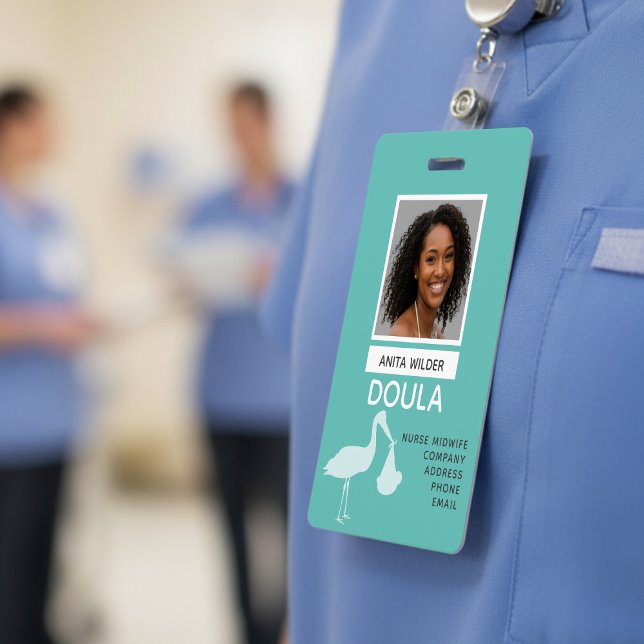 Tarjeta De Identificación Identificación Fotográfica de Partera Doula Cigüeñ (Sturdy, clear, and always ready for action, providing reliable identification day after day.)