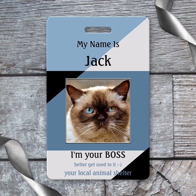 Tarjeta De Identificación Insignia de nombre de gato divertida en un refugio (Funny cat name badge featuring your own photo and/or logo on a blue and black geometric design )