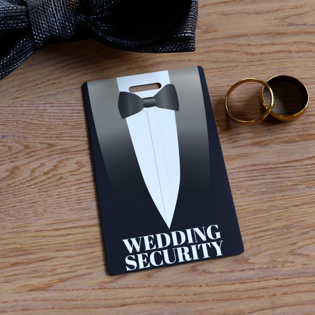 Tarjeta De Identificación Insignia de seguridad de Boda de Tuxedo (A tuxedo security badge perfect for your ring bearer. Just add your details on the reverse)
