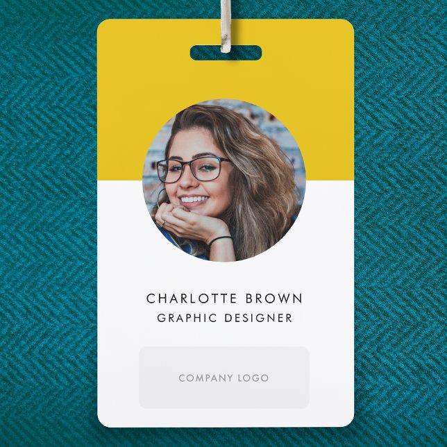 Tarjeta de identificación | Insignias de foto con  (Design a sleek vertical staff badge with photo, branding and smart business information)
