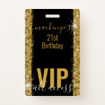 Tarjeta De Identificación Invitación a fiesta VIP de Purpurina de oro negro<br><div class="desc">La invitación a la fiesta de cumpleaños VIP Badge Pass con borde de patrón de Purpurina de oro sobre fondo negro puede ser personalizada para cualquier evento de cumpleaños de edad se muestra aquí por un cumpleaños 21. Guión moderno de caligrafía con letras a mano y fuentes modernas para una...</div>