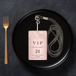 Tarjeta De Identificación Invitación a la vip del oro del rosa de cumpleaños<br><div class="desc">Una insignia moderna, elegante y glamurosa para una fiesta de cumpleaños 21 (o de cualquier edad). Un rosa de oro finge fondo metálico con un falso polvo purpurina. Con el texto: VIP. Personalice y agregue nombre, edad, dirección/fecha. El nombre está escrito con un guión moderno de estilo con letras de...</div>