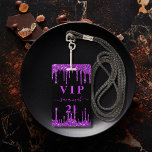 Tarjeta De Identificación Invitación a vip del purpurina morado negro de cum<br><div class="desc">Una insignia moderna, elegante y glamurosa para una fiesta de cumpleaños 21 (o de cualquier edad). Un fondo negro con un goteo purpurina de imitación violeta, pinta goteando. Personalice y agregue un nombre. El nombre está escrito con un guión moderno de estilo con letras a mano con toques. El texto:...</div>