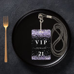 Tarjeta De Identificación Invitación de vip de lavanda violeta de cumpleaños<br><div class="desc">Una insignia moderna, elegante y glamurosa para una fiesta de cumpleaños 21 (o de cualquier edad). Una insignia moderna, elegante y glamurosa para una fiesta de cumpleaños 21 (o de cualquier edad). Un fondo negro con polvo falso purpurina de color violeta y lavanda. Con el texto: VIP. Personalice y agregue...</div>