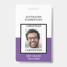 Maestra fotográfica de escuela morada y blanca